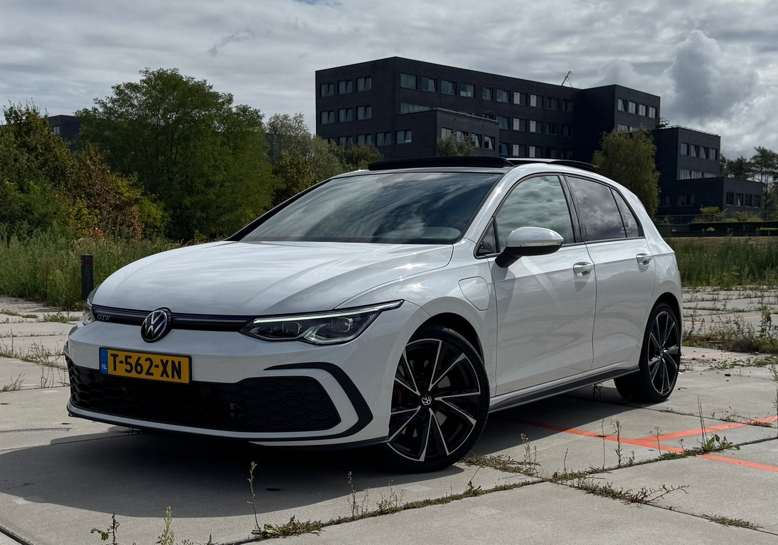 Volkswagen Golf 8 GTE Pano | Dealer Ond. | Garantie | Camera, Auto's, Volkswagen, Stof, 4 cilinders, Wit, 1395 cc