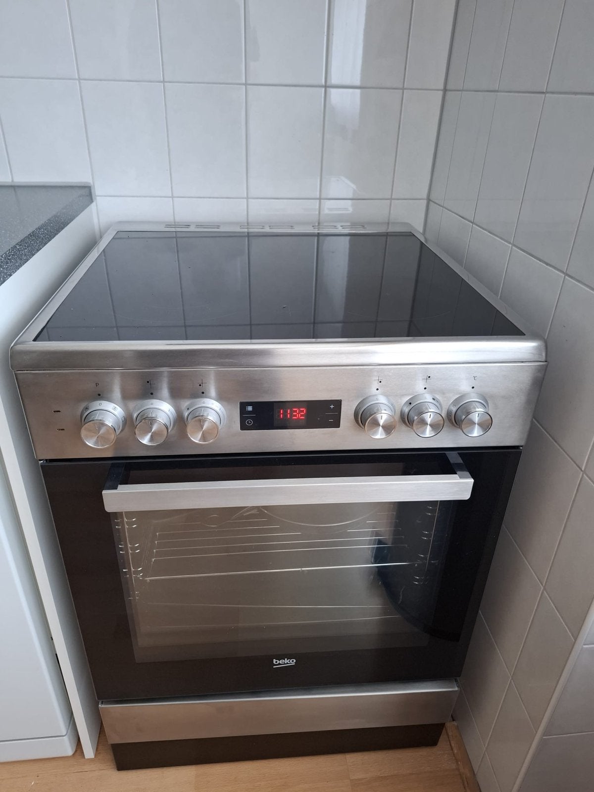 Beko Vrijstaand Fornuis met keramische plaat en Oven, Ophalen, Hete lucht, 60 cm of meer, 4 kookzones