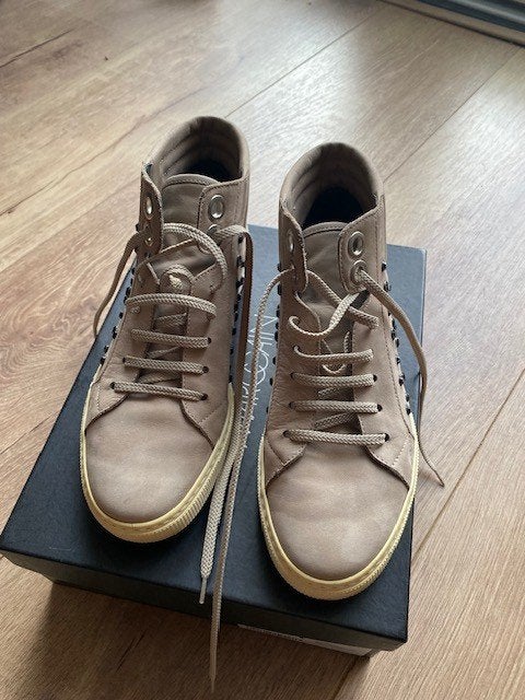 Marccain hoge veterschoen met studs mt 37, Beige, Ophalen of Verzenden, Marccain, Sneakers of Gympen