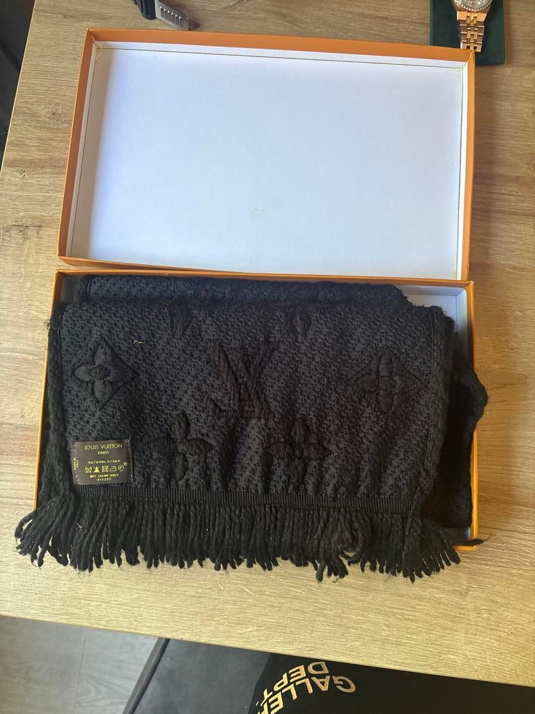 Louis Vuitton Sjaal Zwart - Zo goed als nieuw, Ophalen of Verzenden, Zo goed als nieuw, Sjaal
