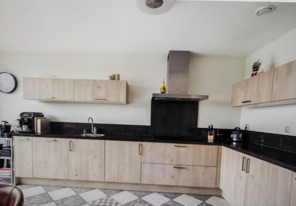 Complete keuken incl. koelkast, oven, kookplaat & afzuigkap