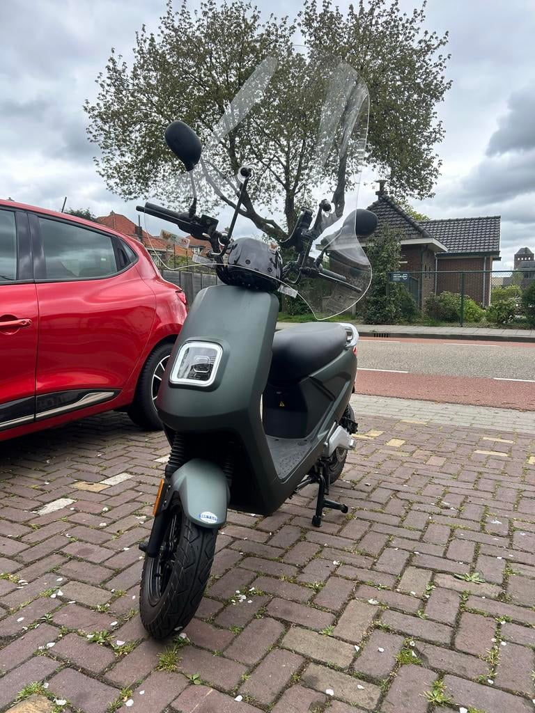 E-GO E-Scooter: Stijlvol en Elektrisch Rijden, Fietsen en Brommers, Snorfietsen en Snorscooters, Elektrisch, Zo goed als nieuw