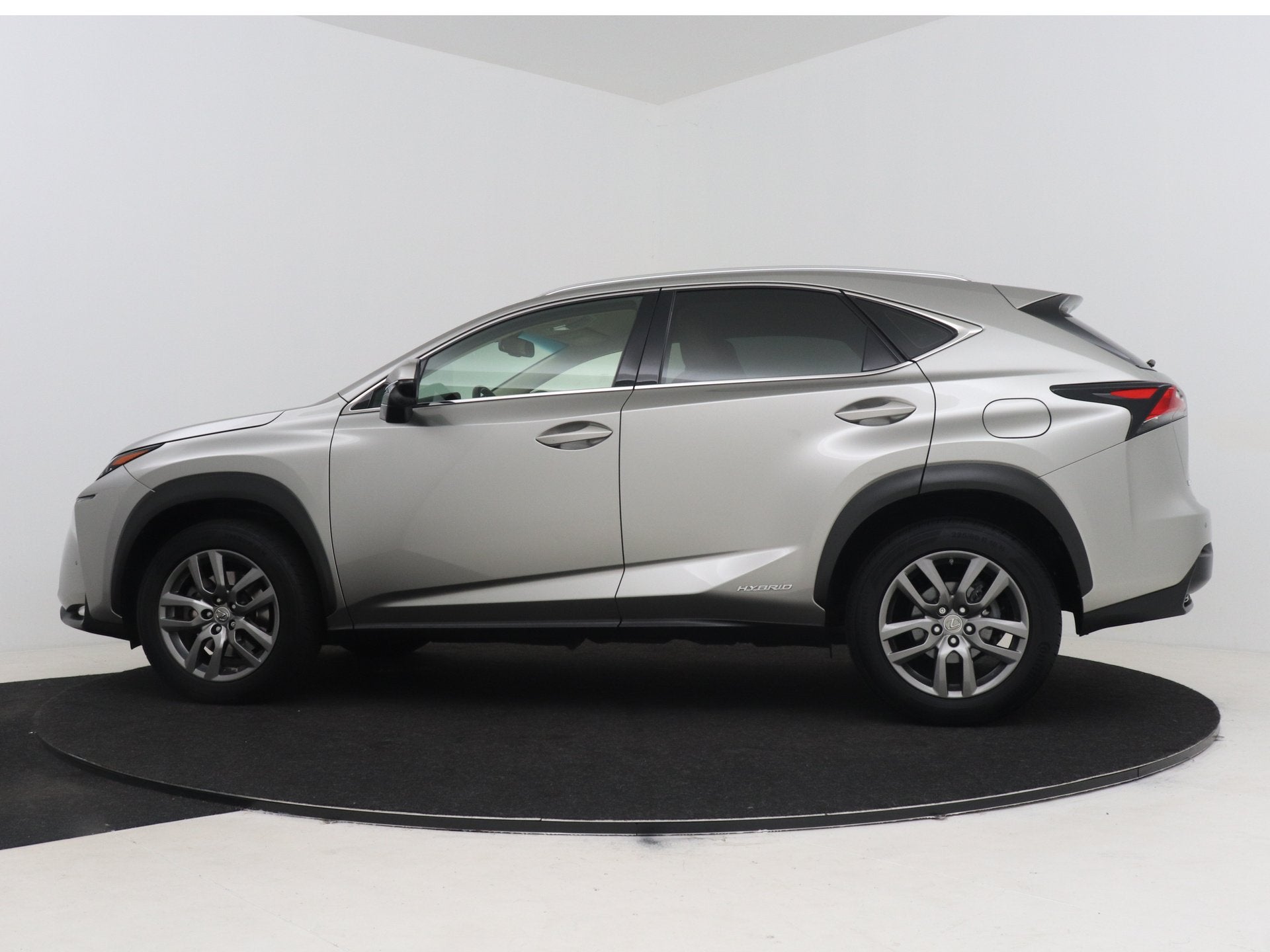 Lexus NX 300h AWD Sport Edition | Premium uitgevoerd | Deale, Auto's, Lexus, Automaat, 12 maanden, Gebruikt, 1760 kg