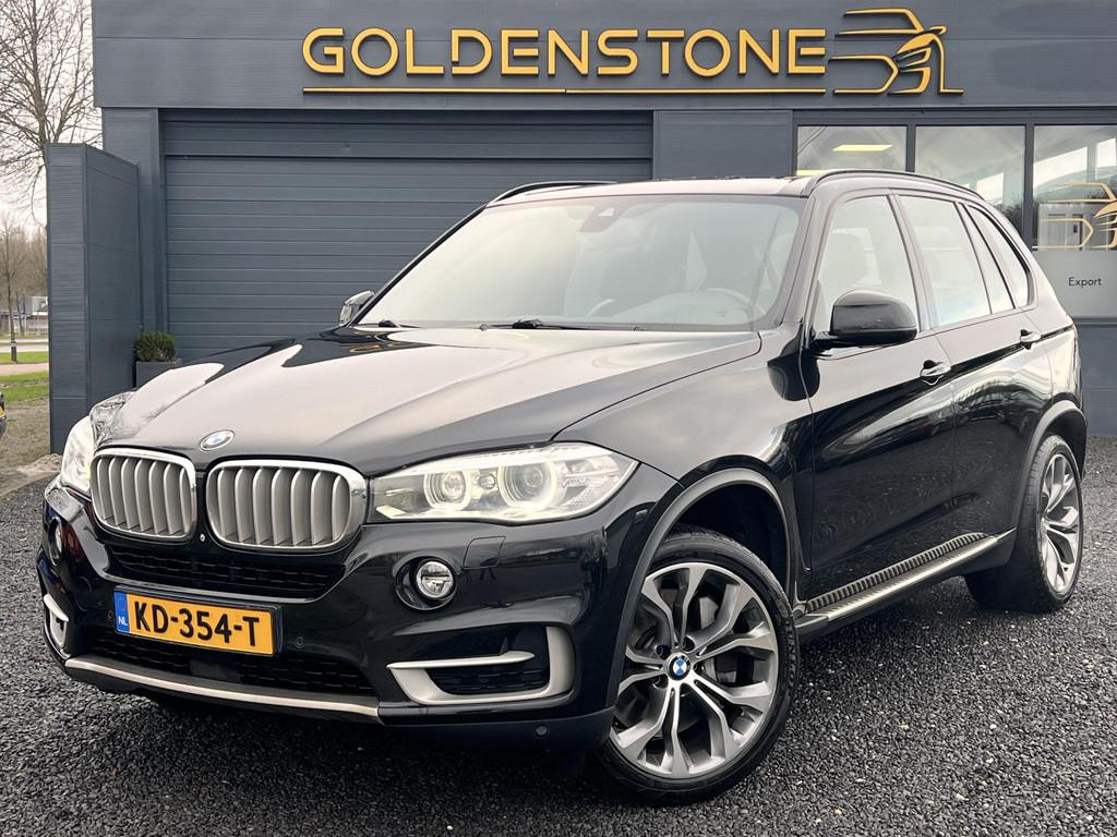 BMW X5 xDrive 50i High Executive Navi,Pano,Camera,Leder,Trek, Auto's, Automaat, Lichtsensor, Gebruikt, Zwart