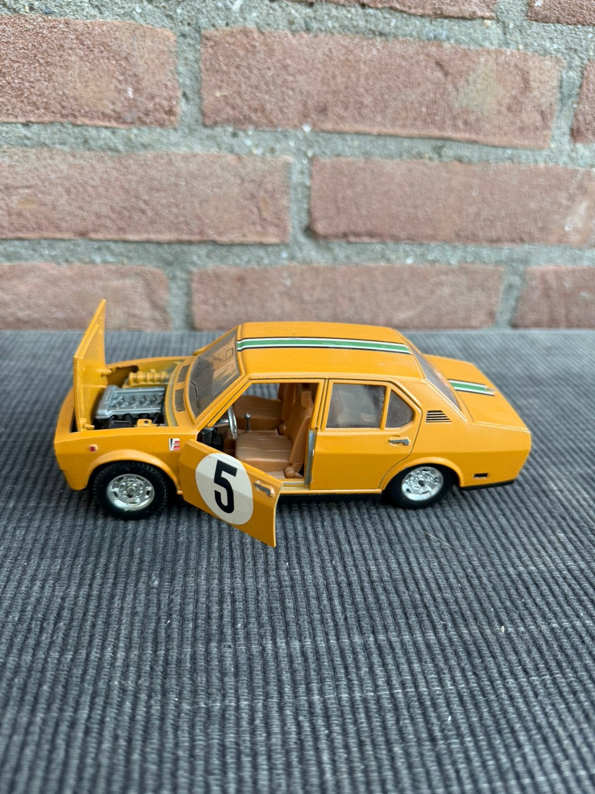1:25 Mebetoys Alfa Romeo Alfetta ** opknappertje **, Hobby en Vrije tijd, Modelauto's | 1:24, Ophalen of Verzenden, Zo goed als nieuw