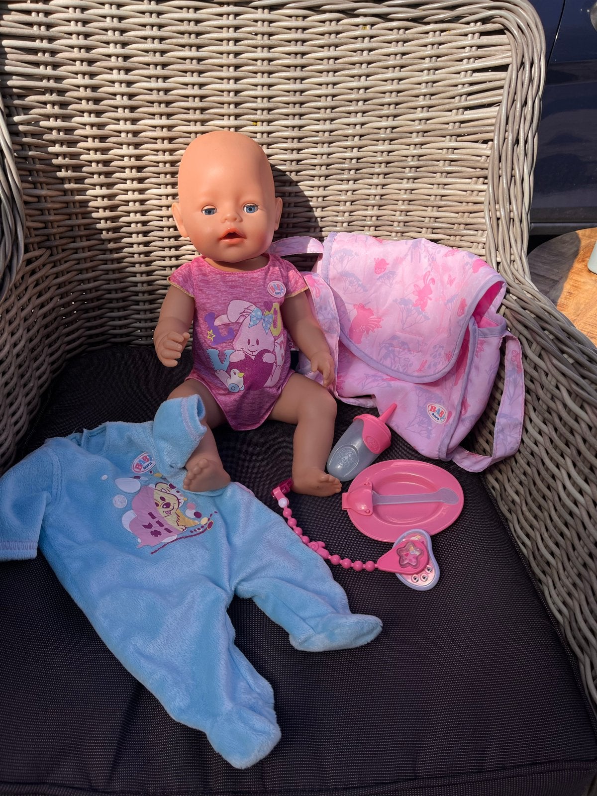 Baby Born pop met accessoires en extra kleding, Kinderen en Baby's, Speelgoed | Poppen, Ophalen of Verzenden, Zo goed als nieuw