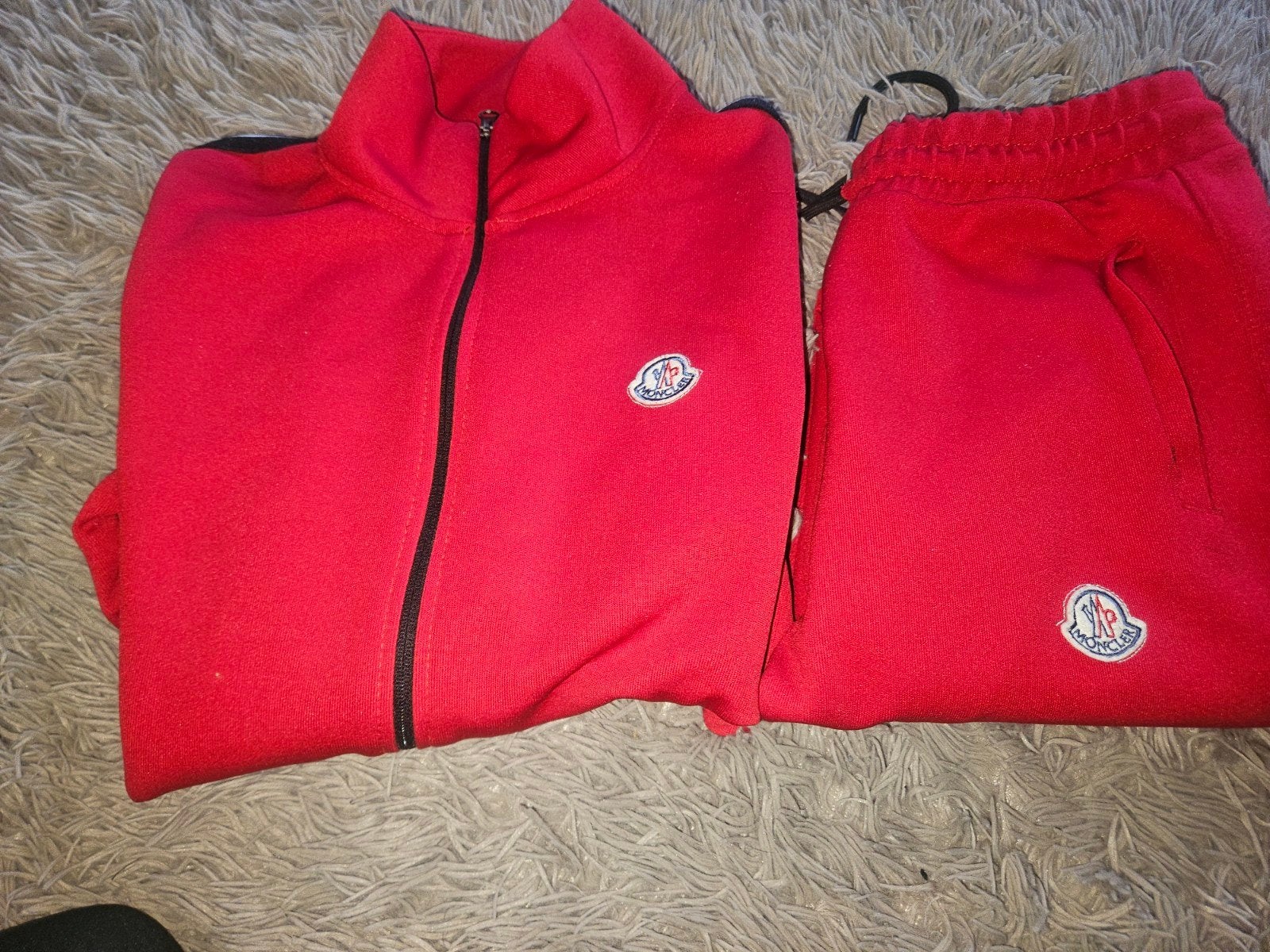Mooi Rood Moncler Pak Maat S - Unisex, Ophalen of Verzenden, Zo goed als nieuw