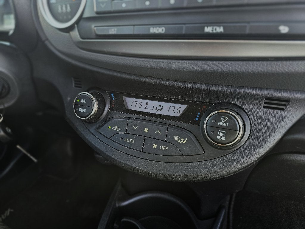Foto 11 van Toyota Yaris / 2013 / 1.5 Full Hybrid / Automaat / Clima ✅