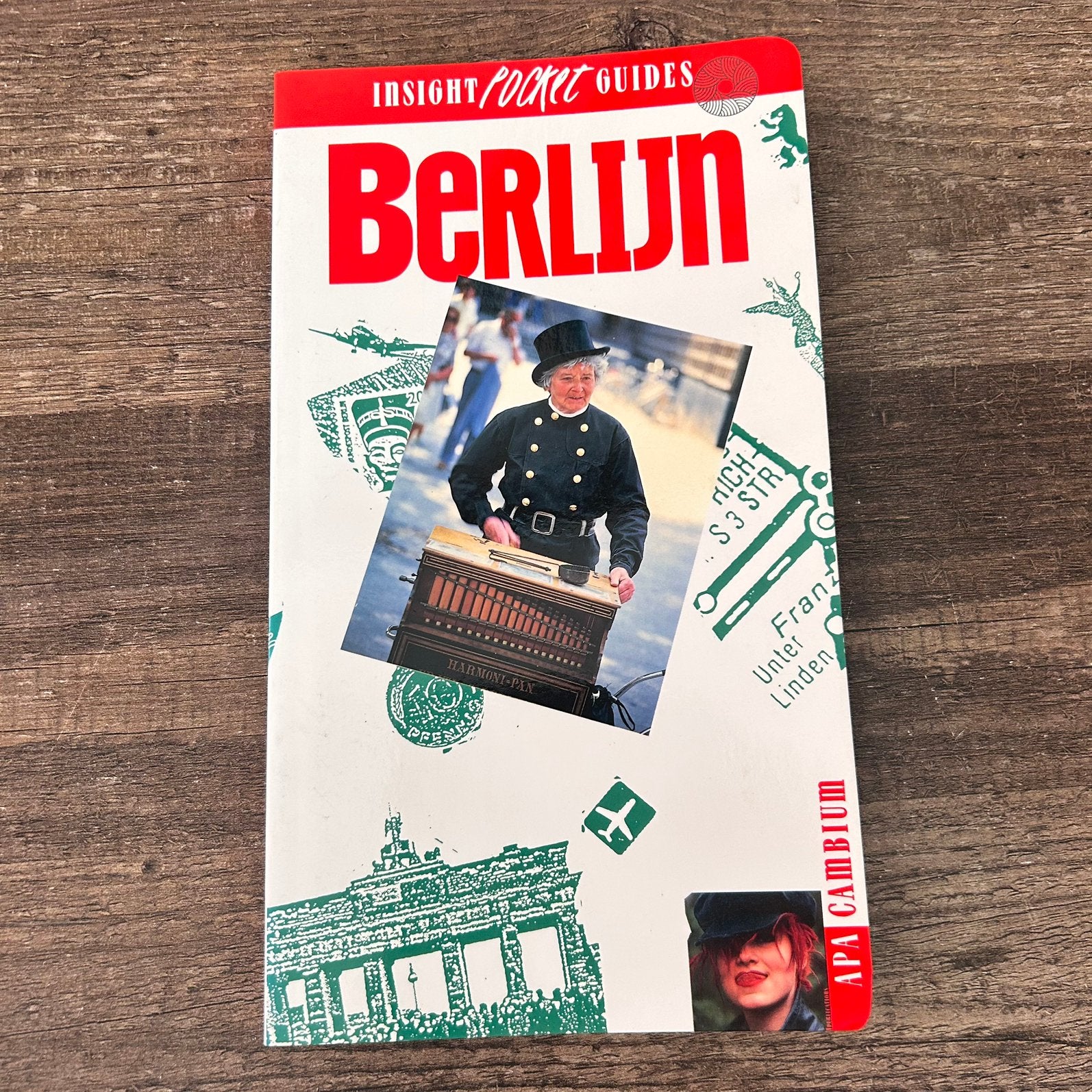 Insight Pocket Guides Berlijn – Uitgeverij Cambium (1994), Boeken, Europa, Ophalen of Verzenden, Reisgids of -boek, Gelezen