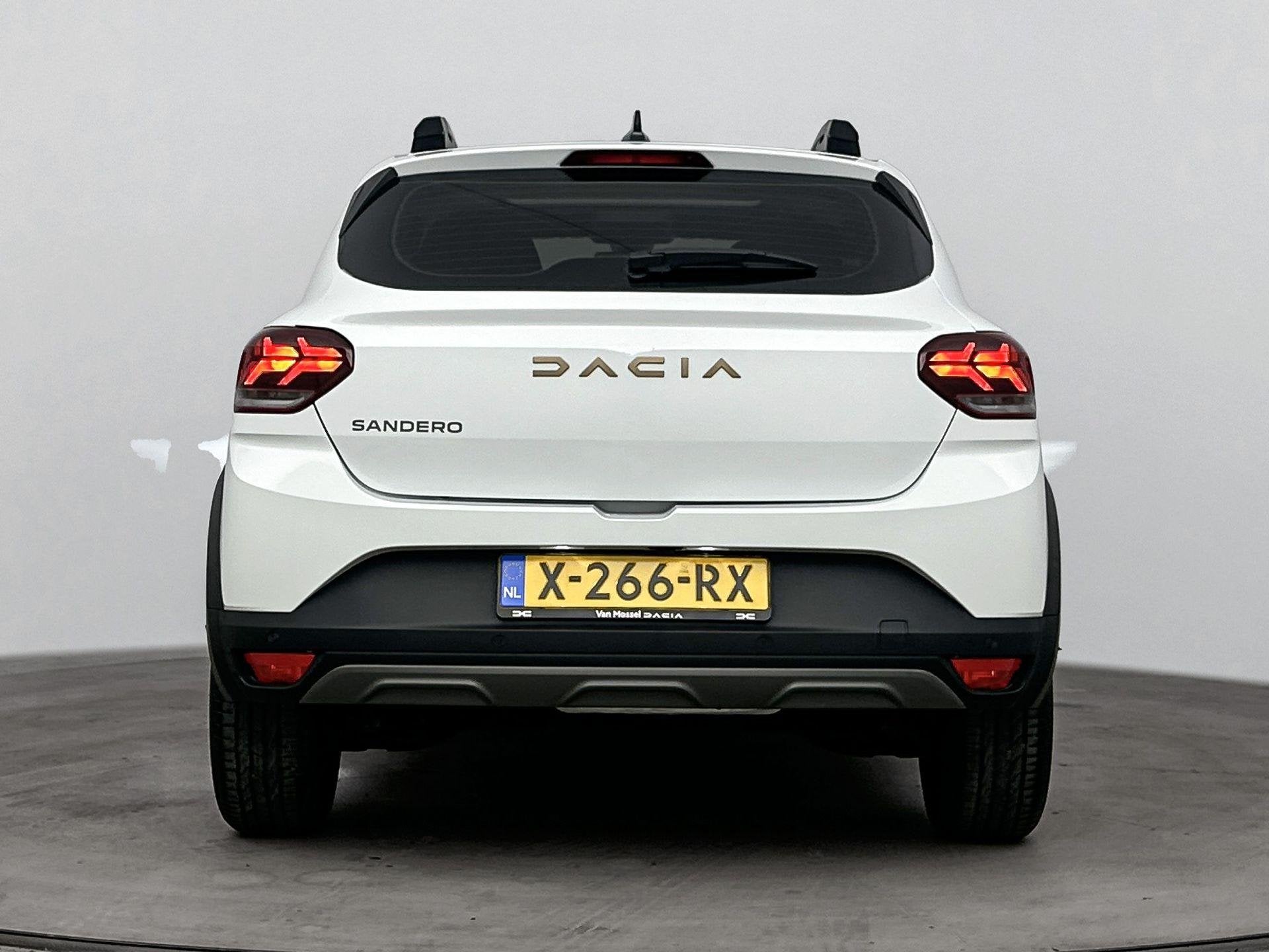 Dacia Sandero Stepway 1.0 TCe ECO-G Extreme 100PK | Schuifda, Auto's, Voorwielaandrijving, Gebruikt, Euro 6, 610 kg