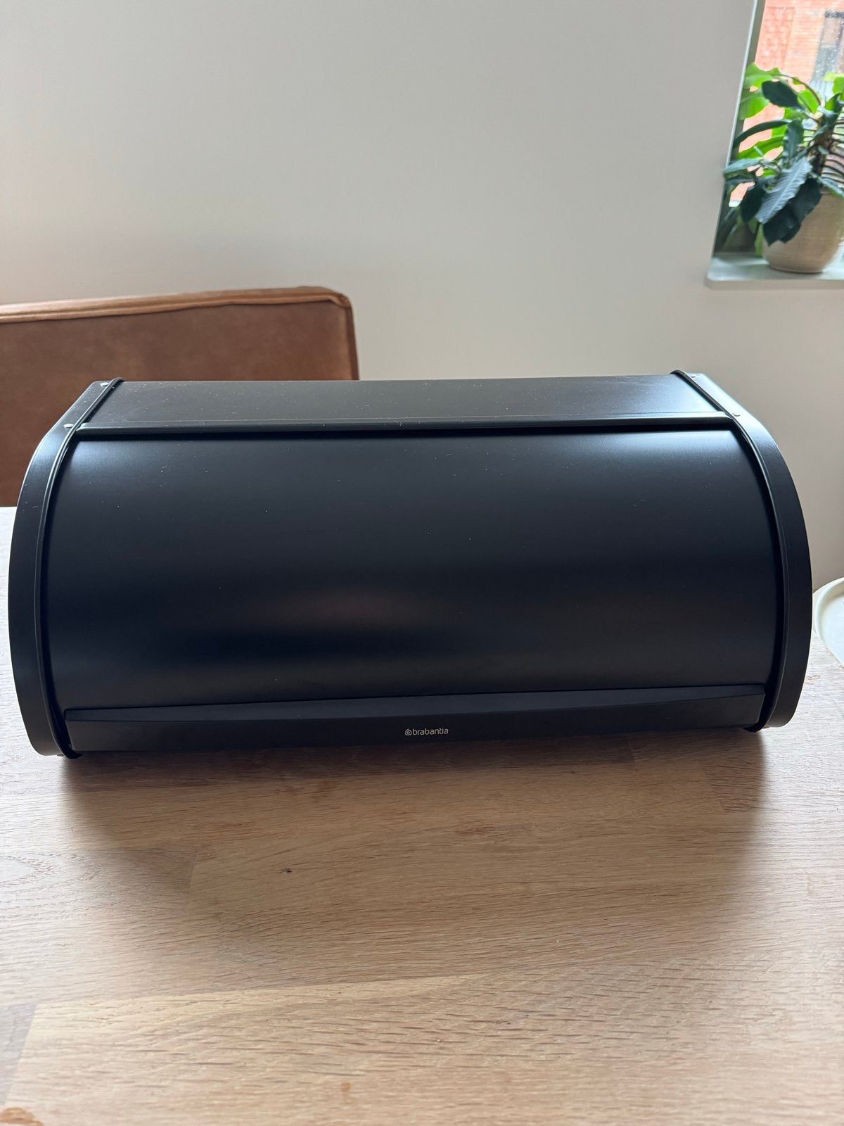 Brabantia Broodtrommel - Zwart, Zo goed als nieuw, Huis en Inrichting, Ophalen of Verzenden, Zo goed als nieuw, Zwart, Metaal