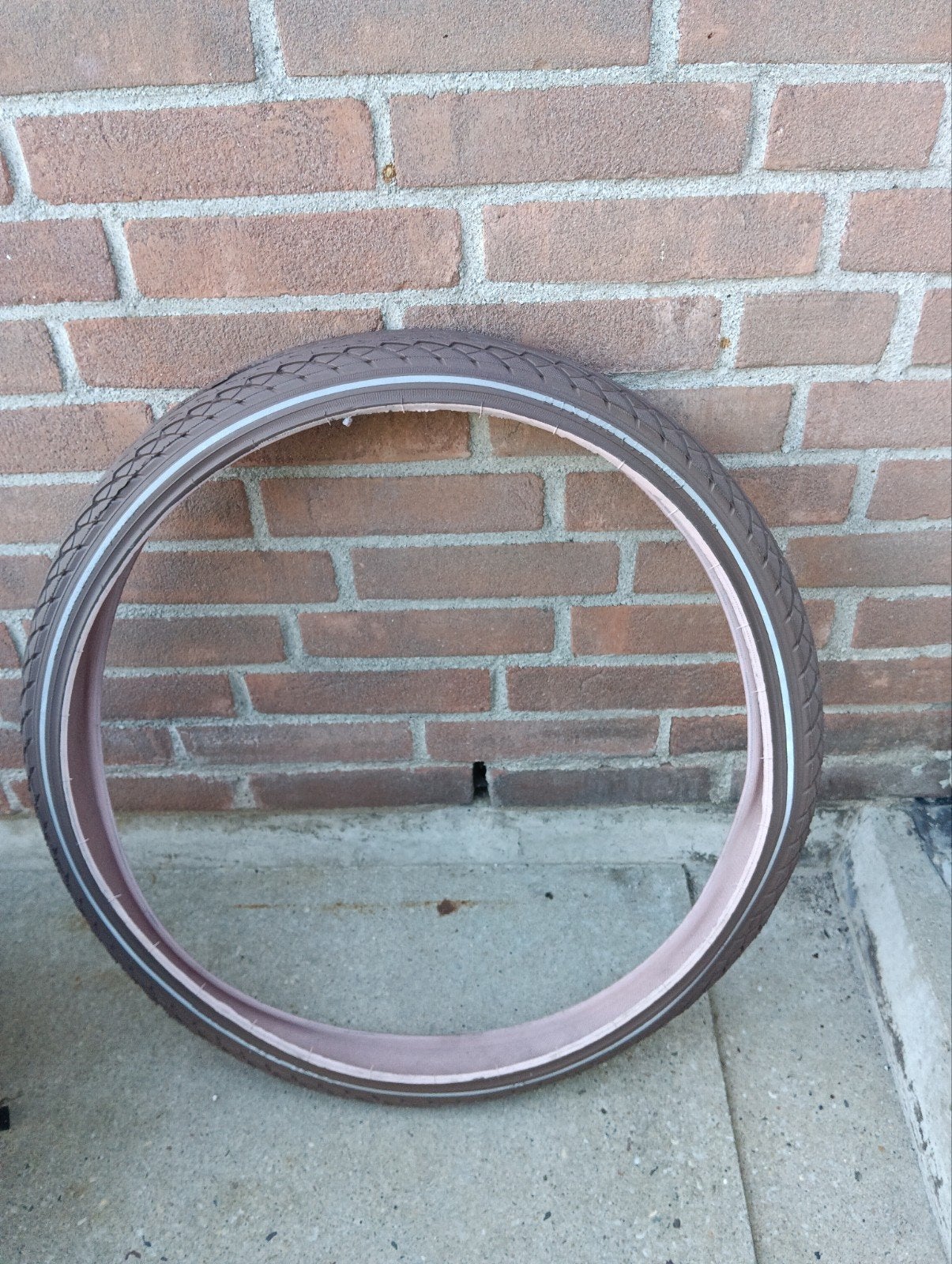 Bruine 24 inch fietsband, Ophalen of Verzenden