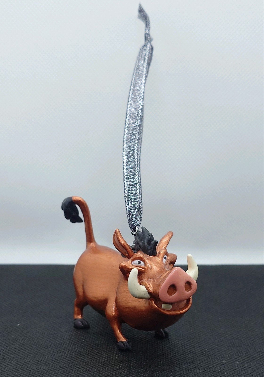Disney Pumba kerst ornament hanger kerstbal, Verzamelen, Disney, Ophalen of Verzenden, Leeuwenkoning of Jungle Boek, Zo goed als nieuw