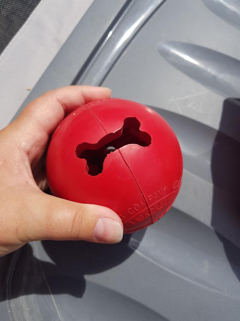 Rode kong biscuit snackbal groot, Ophalen of Verzenden, Zo goed als nieuw