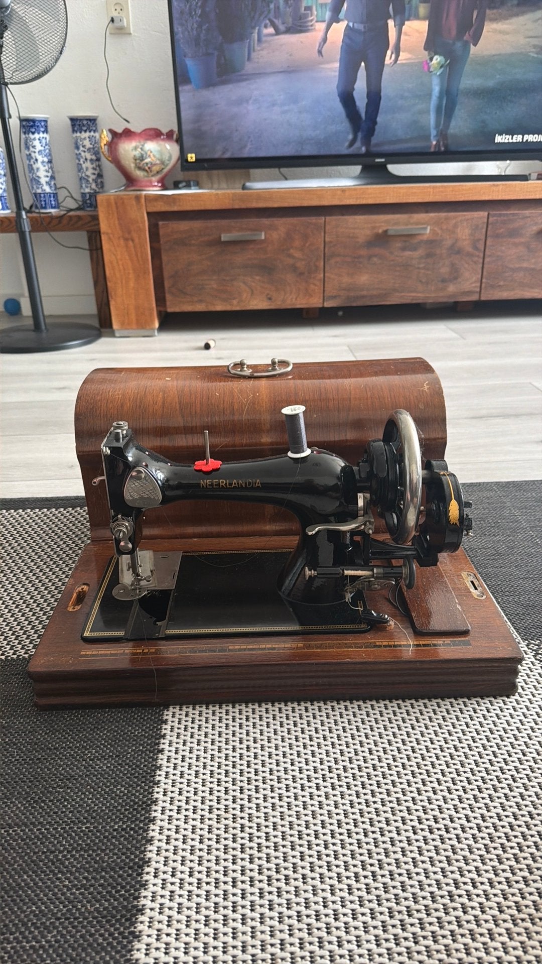 Antiek hand draai naaimaschine, Antiek en Kunst, Antiek | Naaimachines, Ophalen of Verzenden