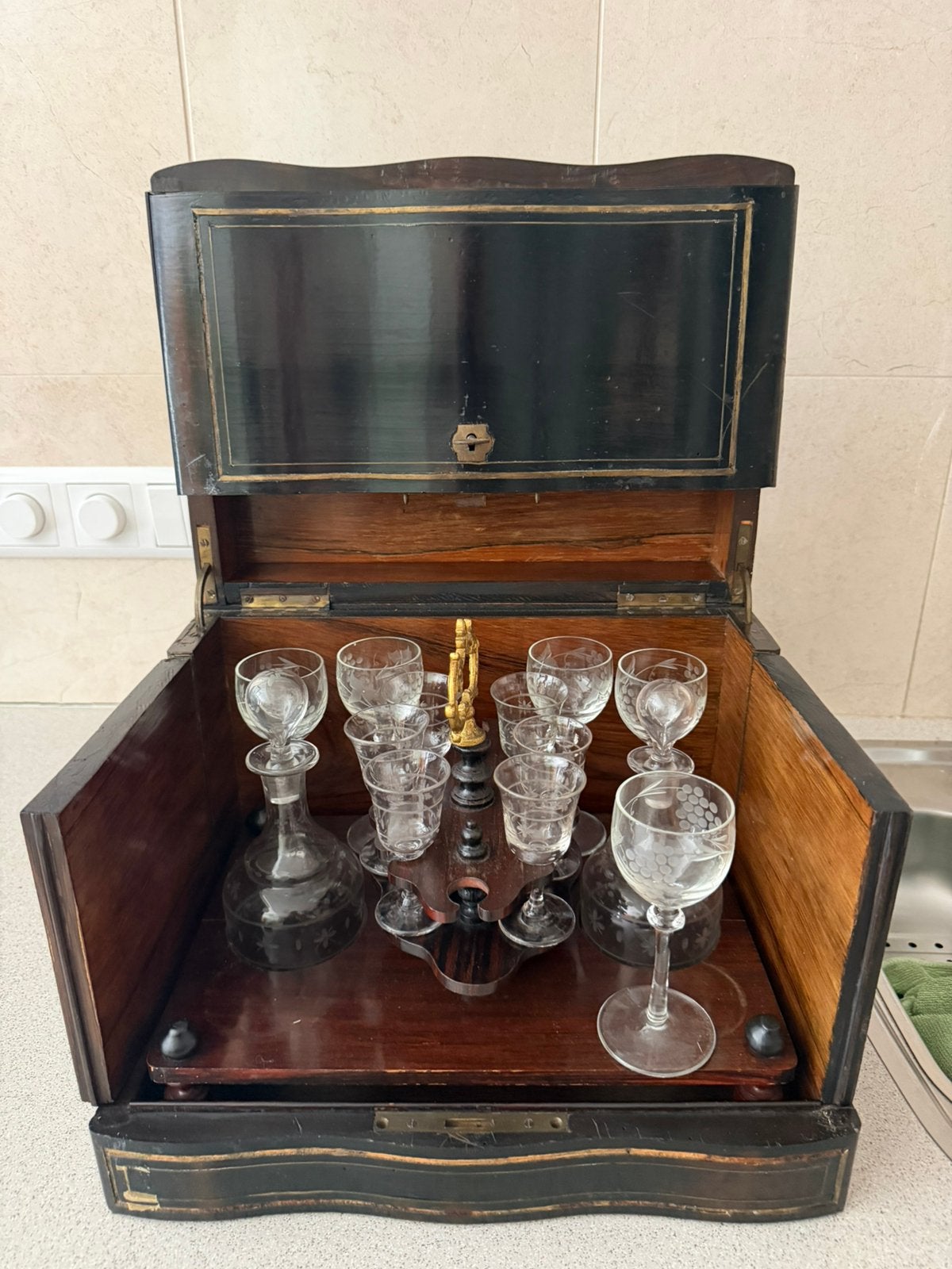 Antiek borrel kistje, Ophalen