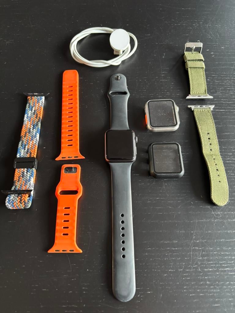 Apple watch series 3 42mm, Sieraden, Tassen en Uiterlijk, Smartwatches, Gebruikt, Zwart, IOS, Ophalen of Verzenden