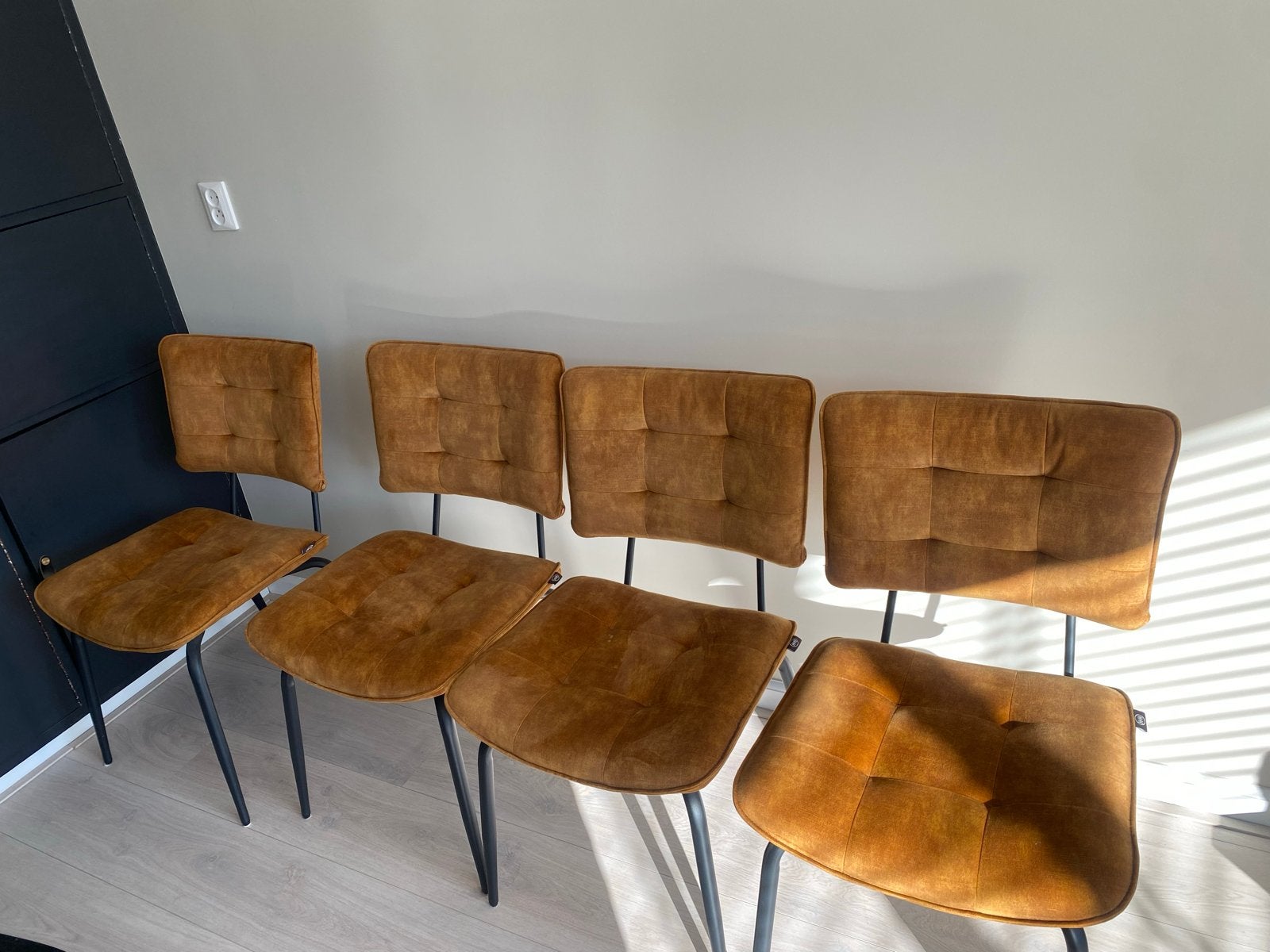 Henders & Hazel Manou Eetkamerstoelen - Okergeel Velvet, Ophalen, Gebruikt, Overige kleuren, Metaal