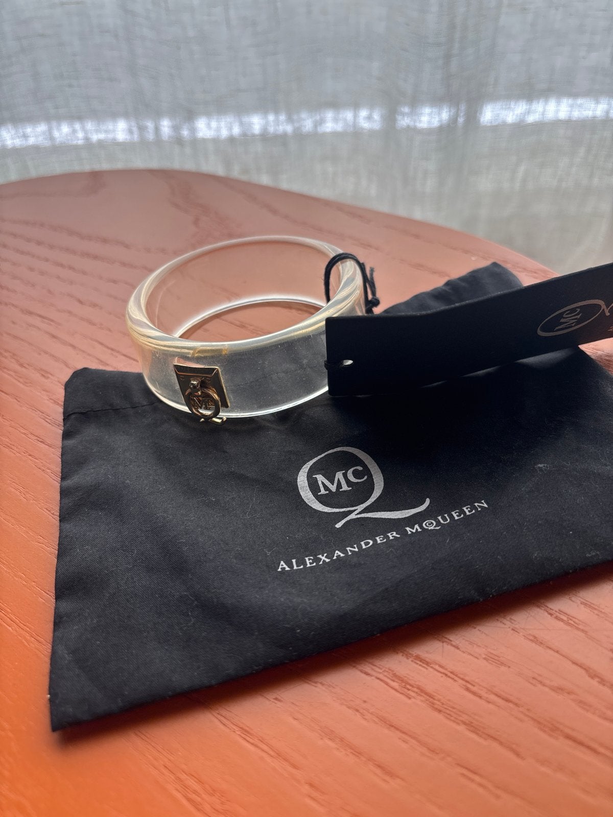 Alexander McQueen Plexiglas Armband - Iets Geler, Ophalen of Verzenden, Gebruikt, Geel, Kunststof of Plastic