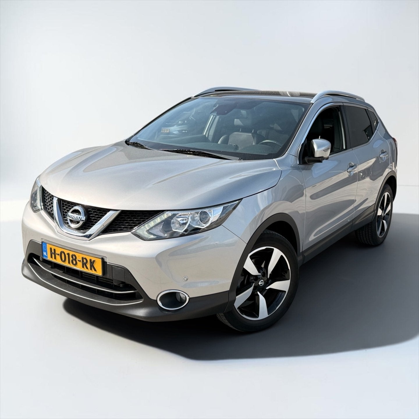 Nissan Qashqai 1.2 Business Edition PANO CAM ST Verwarming, Auto's, Dealer onderhouden, Gebruikt, 4 cilinders, Automatische klimaatregeling