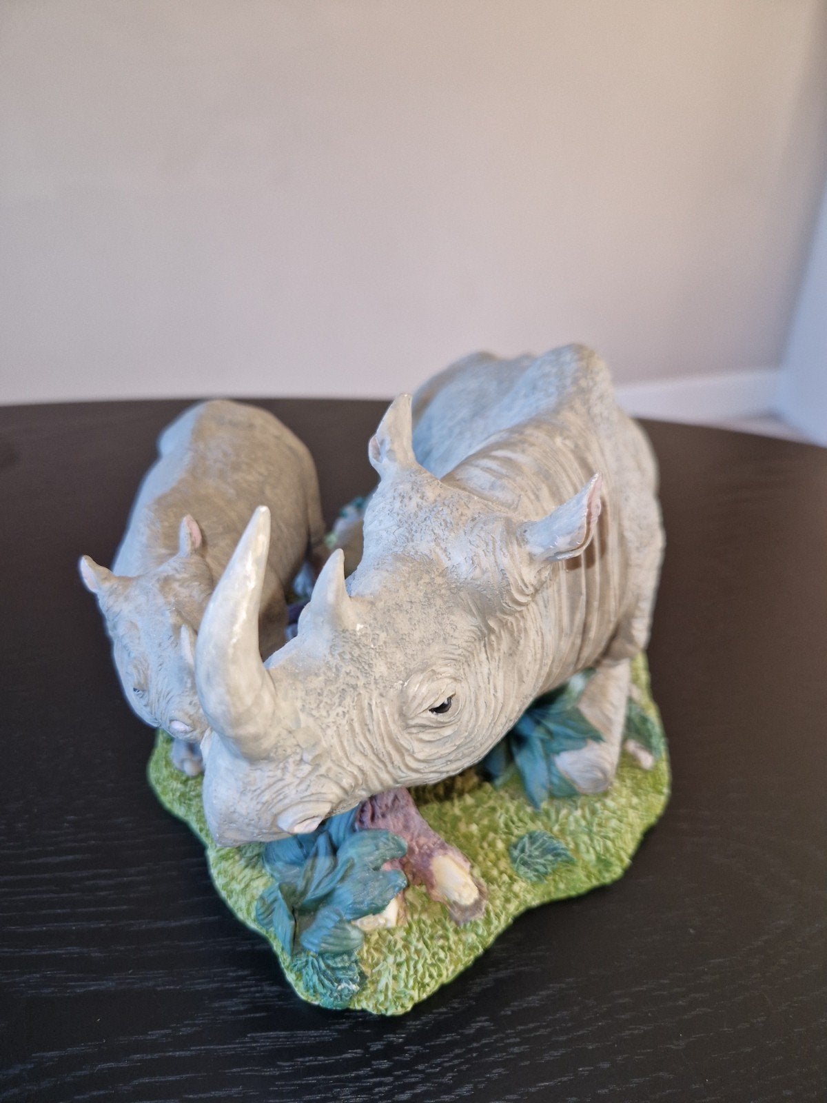 Beeld Neushoorn met kalf - Decoratie - Afrikaanse Dieren, Overige stijlen, Ophalen of Verzenden, Zo goed als nieuw, Grijs