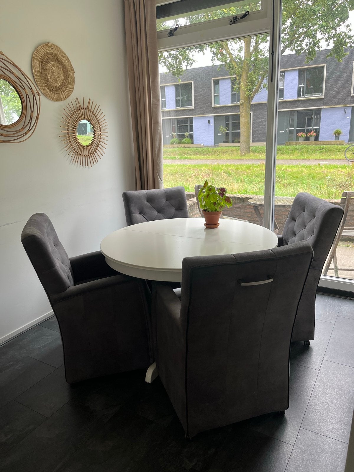 Eettafel met 4 stoelen - uitschuifbaar, rond/ovaal, Ophalen, Gebruikt, 100 tot 150 cm, Rond