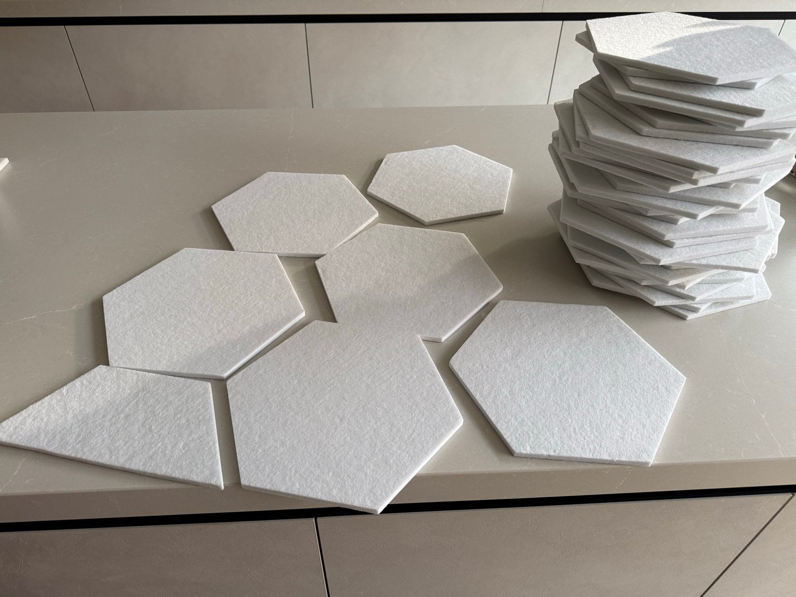 Witte hexagonale viltpanelen voor geluidsisolatie, Ophalen of Verzenden, Zo goed als nieuw, Modern, Wit