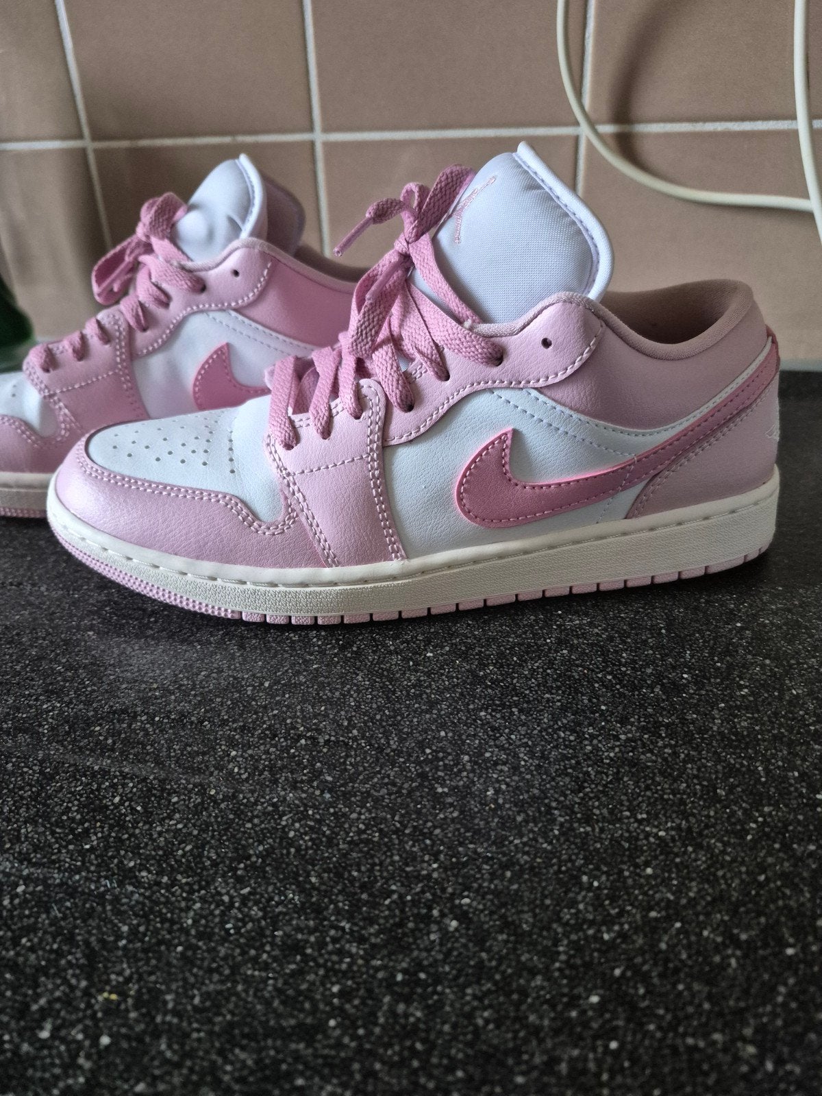 Nike Air Jordan 1 Low Roze/Wit - Maat 40, Nike Air Jordan, Ophalen of Verzenden, Sneakers of Gympen, Roze