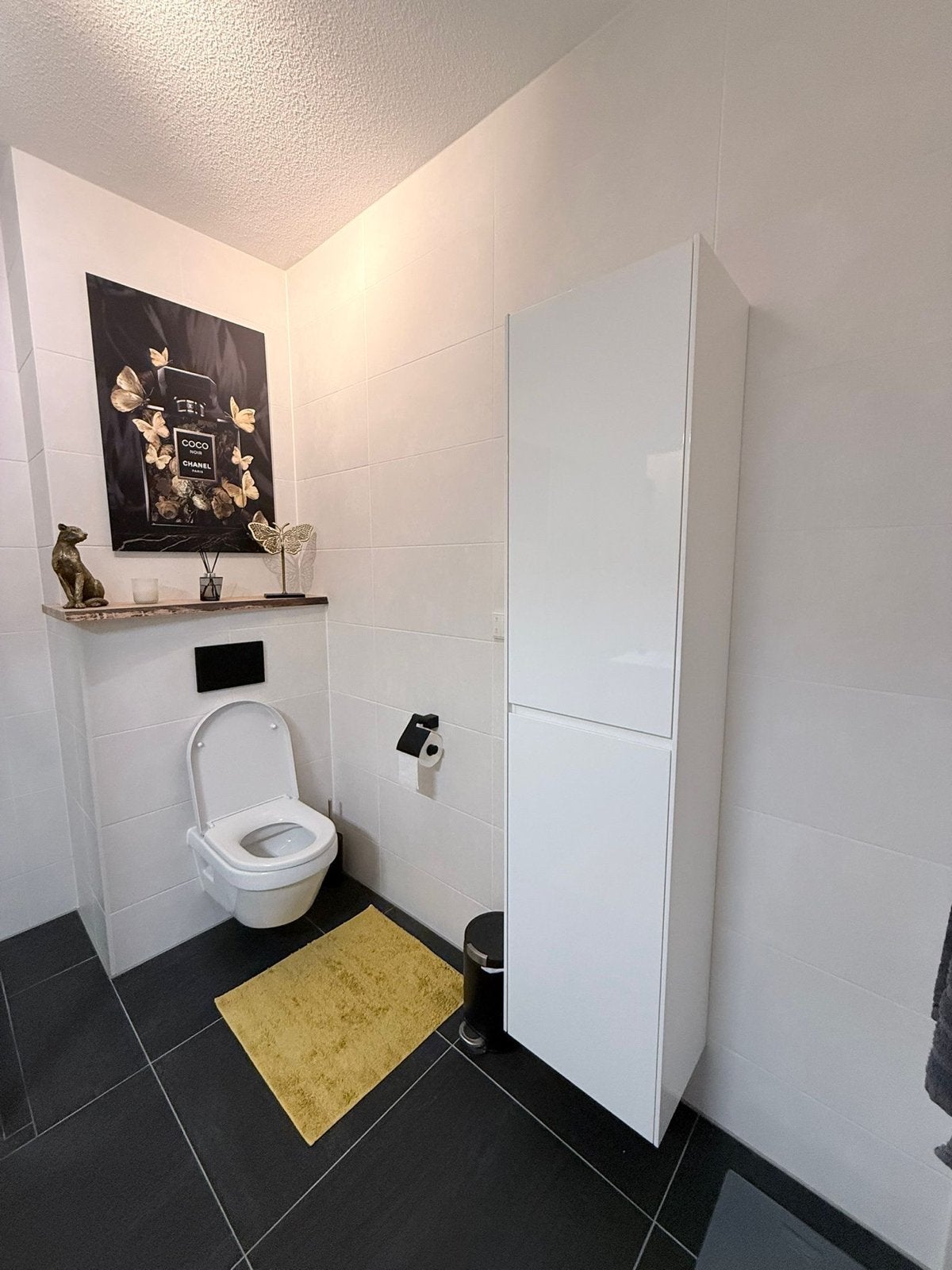 Witte hoogglans kolomkast voor badkamer of toilet, Ophalen, (Half)hoge kast, Minder dan 50 cm, Zo goed als nieuw