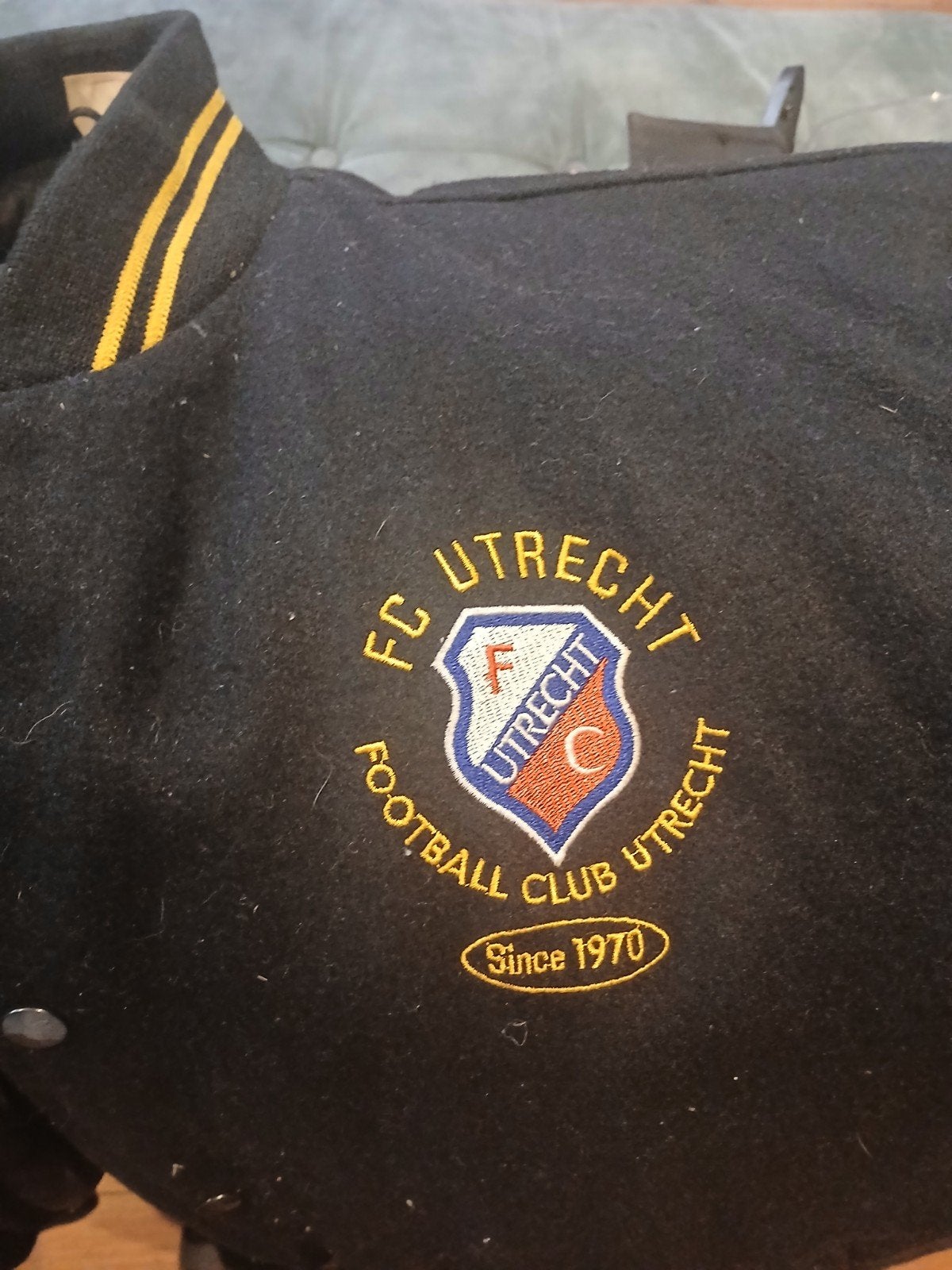 Vintage FC Utrecht Varsity Jacket - Maat L, Maat 52/54 (L), Zwart, Ophalen of Verzenden, Gedragen