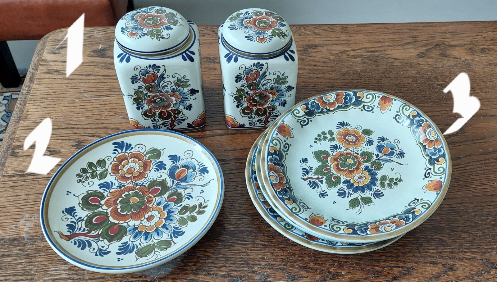 Delfts Polychroom (Holland) handwerk 2 potjes, 4 bordjes, Antiek en Kunst, Ophalen