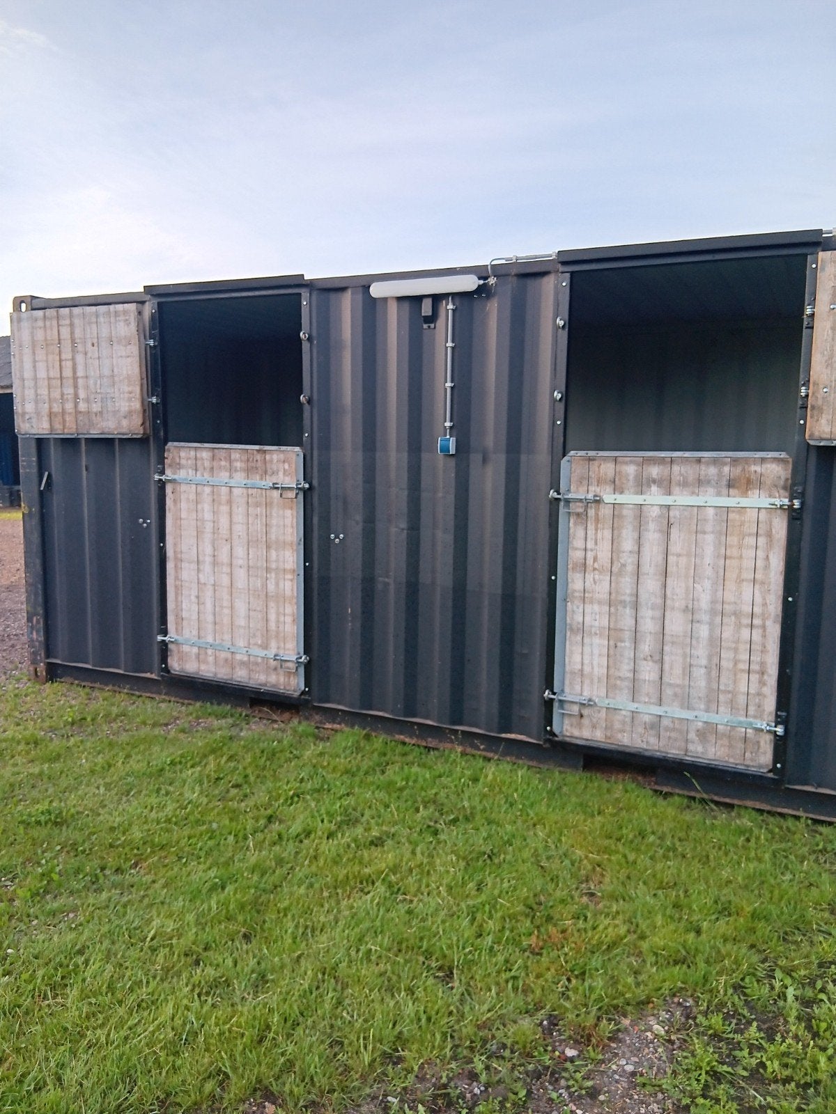 Te koop/te huur     paardenstalcontainer(s ), Dieren en Toebehoren, Stalling en Weidegang, 2 of 3 paarden of pony's