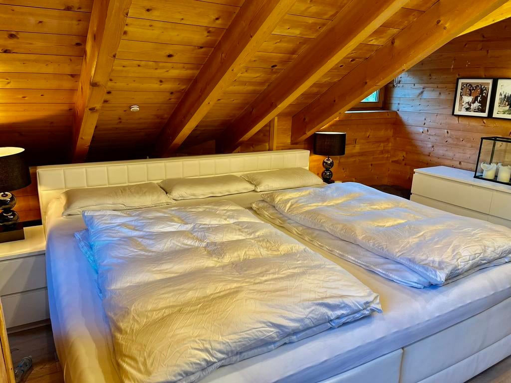 Elektrisch verstelbaar boxspring bed 240x220 wit leder, Ophalen, Wit, Tweepersoons, Zo goed als nieuw