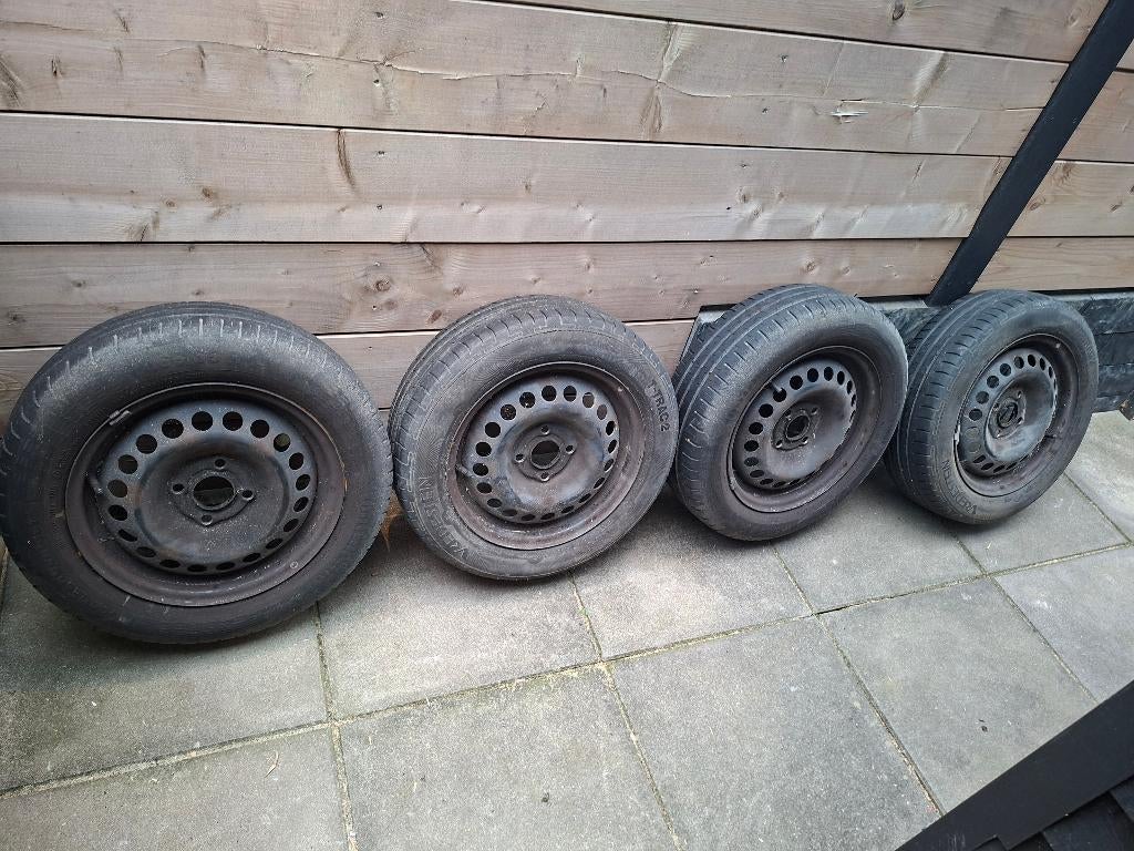 stalen velgen met banden 14 inch steekmaat 4 x 100 Opel Karl, Auto-onderdelen, Ophalen, 14 inch, Gebruikt, Banden en Velgen