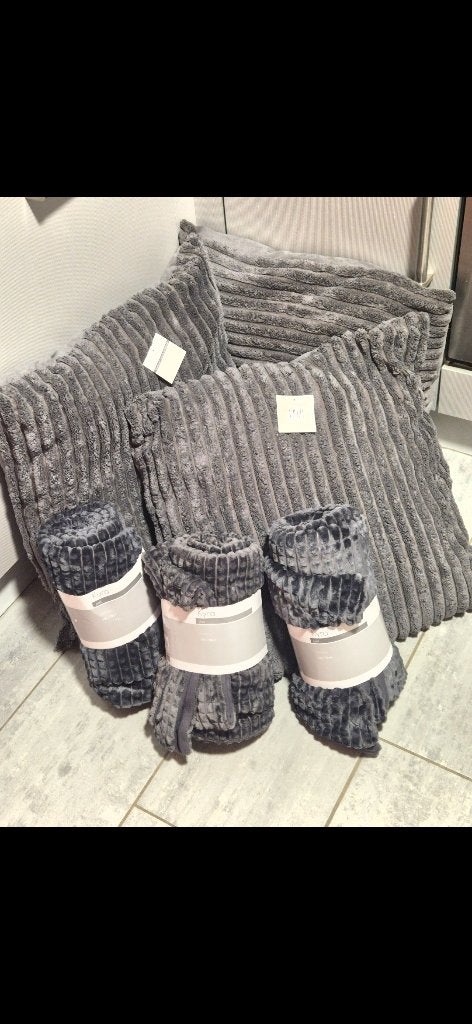 Nieuw plaids en kussens,goede kwaliteit 9 stuks, Ophalen, Nieuw