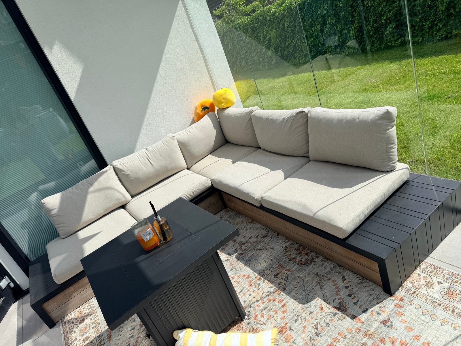 Luxe Loungebank met Beige Kussens, Tuin en Terras, Tuinsets en Loungesets, 5 zitplaatsen, Gebruikt, Ophalen of Verzenden, Loungeset