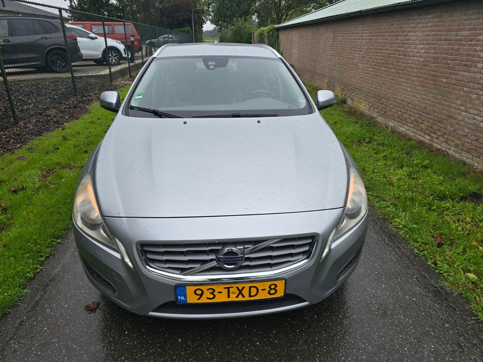 Volvo V60 T3 150pk bj 2012 Grijs airco nav.nw apk, Auto's, Voorwielaandrijving, 1596 cc, Verwarmde buitenspiegels, Zwart