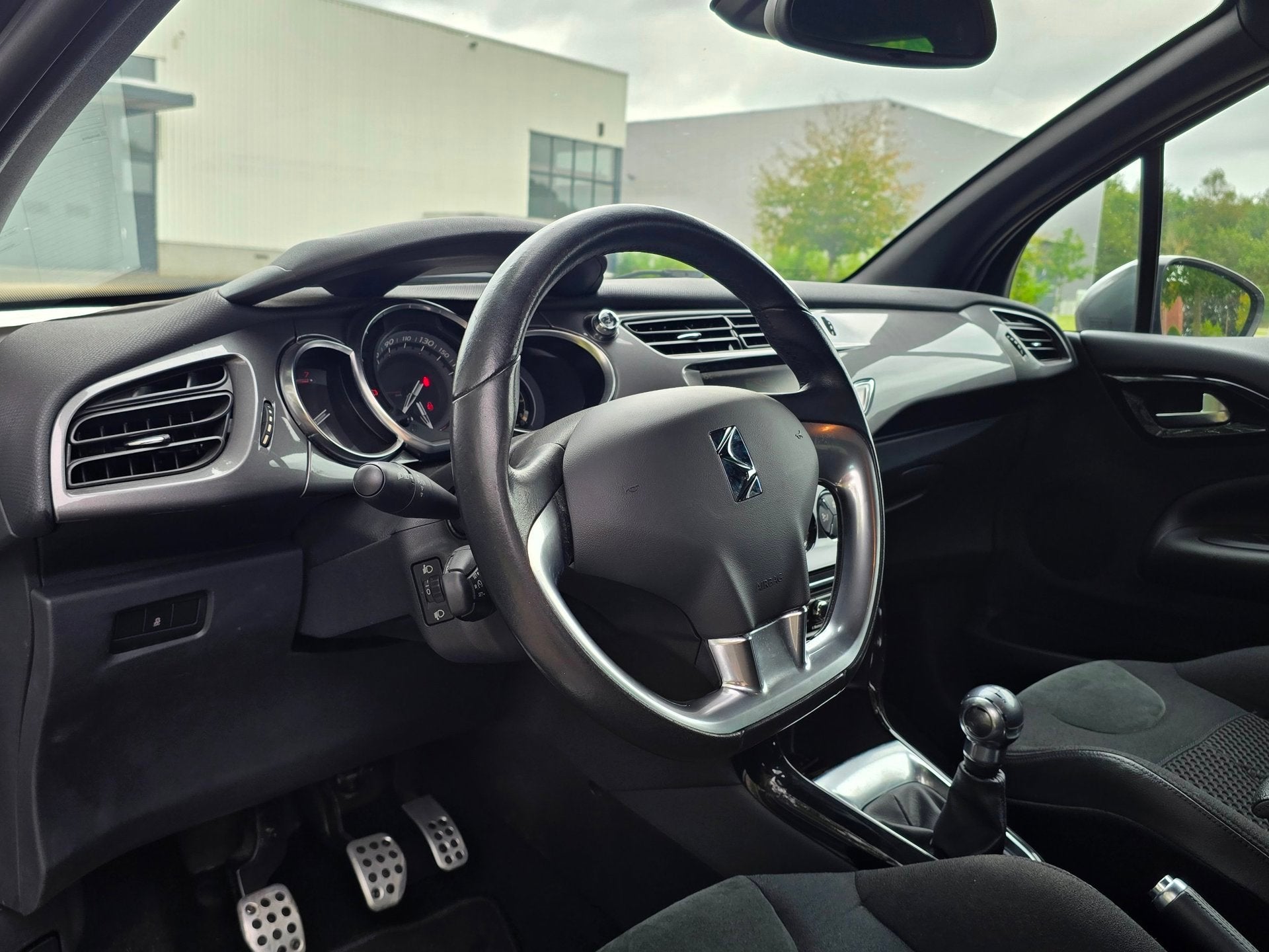 Citroen DS3 1.2 VTi So Chic AIRCO/cruise, Auto's, Voorwielaandrijving, Euro 5, Gebruikt, 31 €/maand