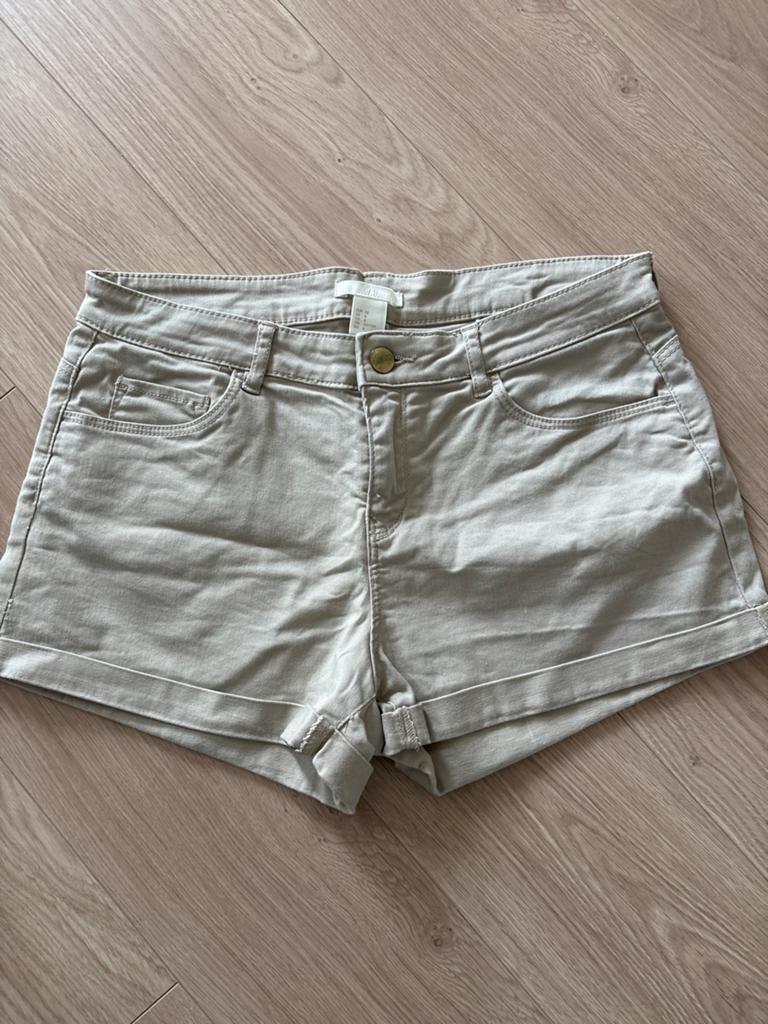 H&M beige korte broek - Maat 38, Maat 38/40 (M), Kort, Beige, Ophalen of Verzenden