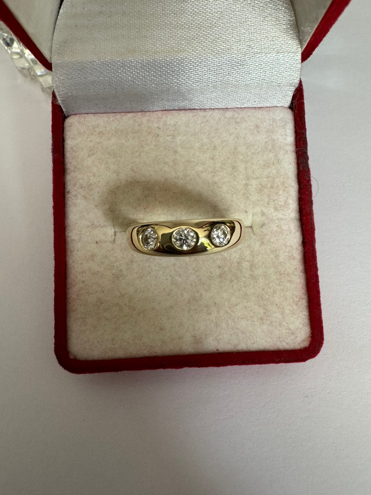 14 KRT.GEEL GOUDEN RING MET 3 DIAMANTEN VAN TOTAAL 0,33 CT, Sieraden, Tassen en Uiterlijk, Ringen, Geel, Nieuw, Ophalen of Verzenden