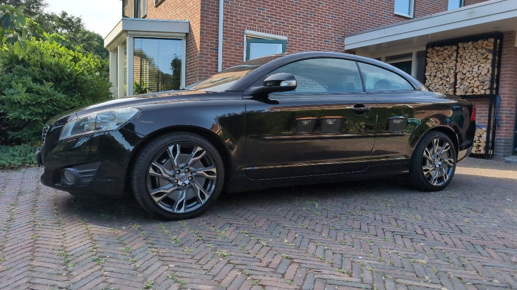 Volvo C70 2.0 D3 Geartronic 2010 Zwart, Auto's, C70, Zwart, 197 €/maand, Zwart