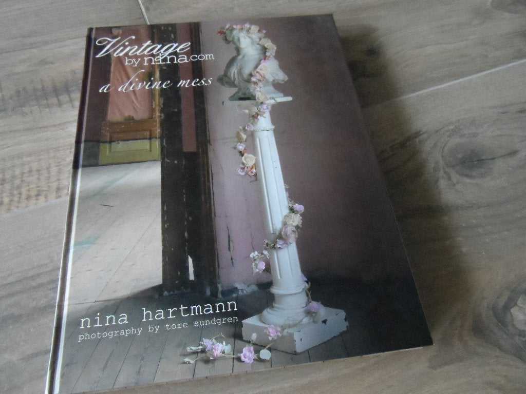 Vintage by Nina - A Divine Mess., Antiek en Kunst, Ophalen of Verzenden