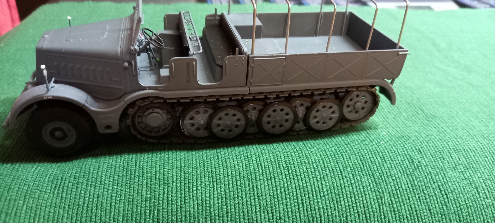 Militair schaalmodel voertuig (half-track), Ophalen of Verzenden, Gebruikt