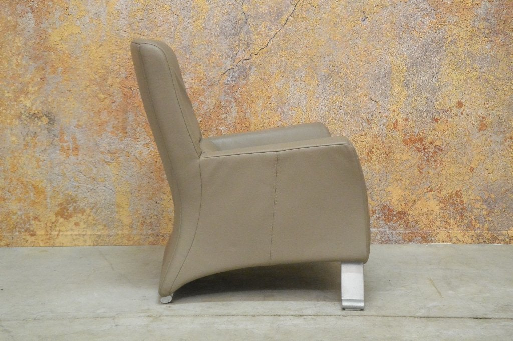 ZGANieuw! taupekleurige leren Rolf Benz 322 design fauteuil!, Huis en Inrichting, 75 tot 100 cm, Zo goed als nieuw, Rolf Benz