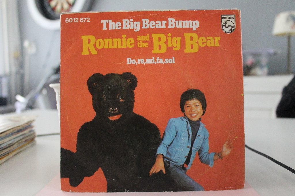 7" Single Ronnie And The Big Bear - The Big Bear Bump / Do,, Gebruikt, 7 inch, Ophalen of Verzenden, Pop
