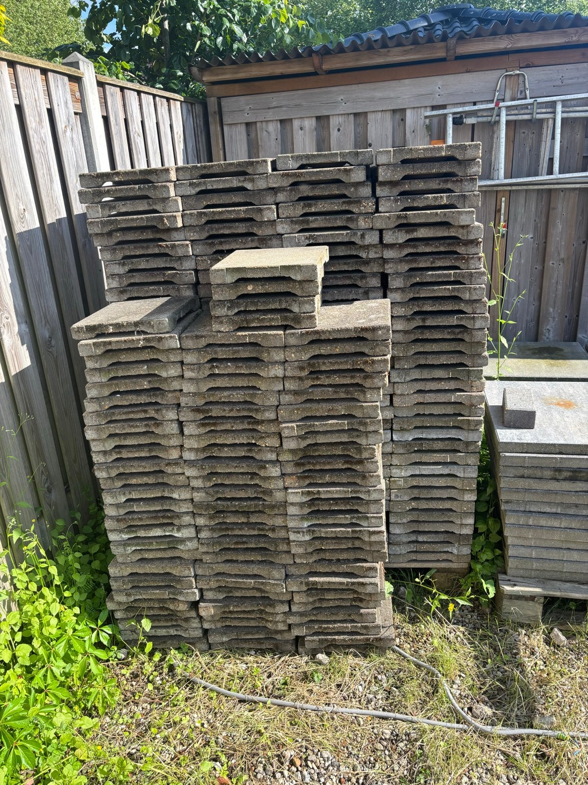 Gebruikte betontegels of draintegels voor terras of pad, Tuin en Terras, Tegels en Klinkers, Ophalen, Gebruikt, 10 m² of meer