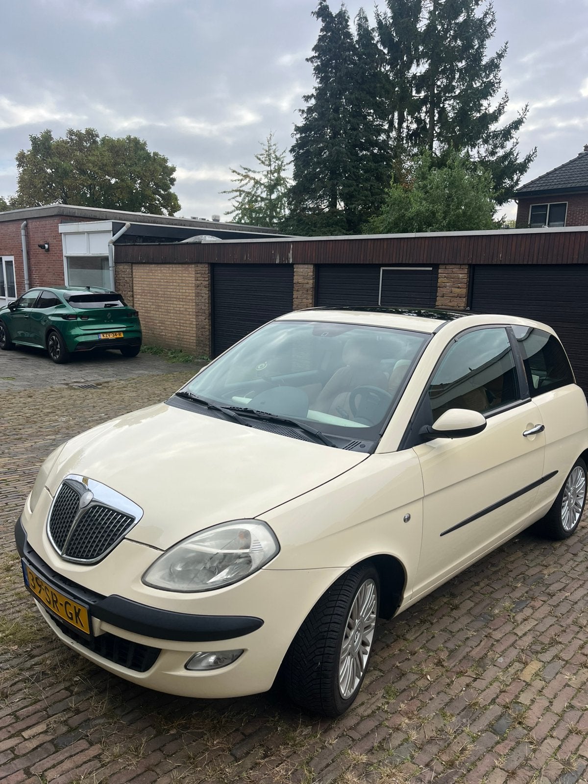 Lancia Ypsilon 1.4 16V 2006 Wit, Auto's, Voorwielaandrijving, 15 km/l, 40 €/maand, 400 kg