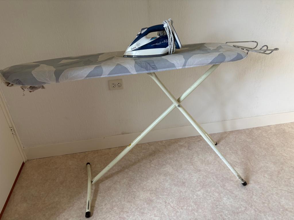 TE KOOP! Strijkplank brabantia en strijkbout tefal, Witgoed en Apparatuur, Strijkijzers en Strijkplanken, Ophalen, Zo goed als nieuw