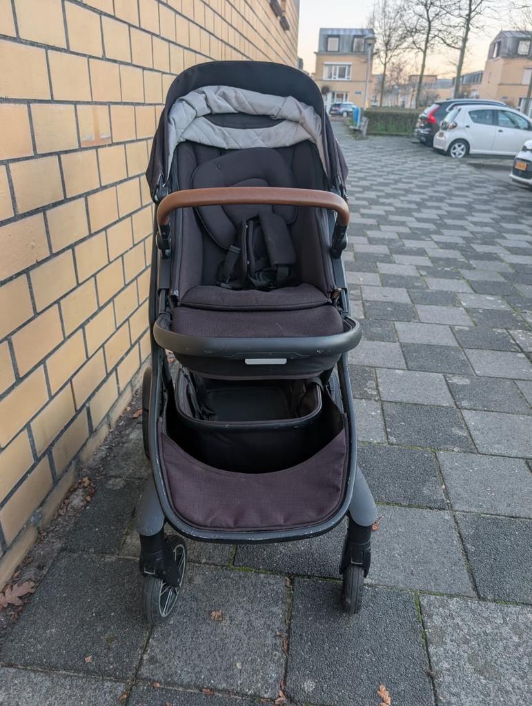 Nuna kinderwagen, Kinderen en Baby's, Kinderwagens en Combinaties, Gebruikt, Verstelbare duwstang, Ophalen, Kinderwagen