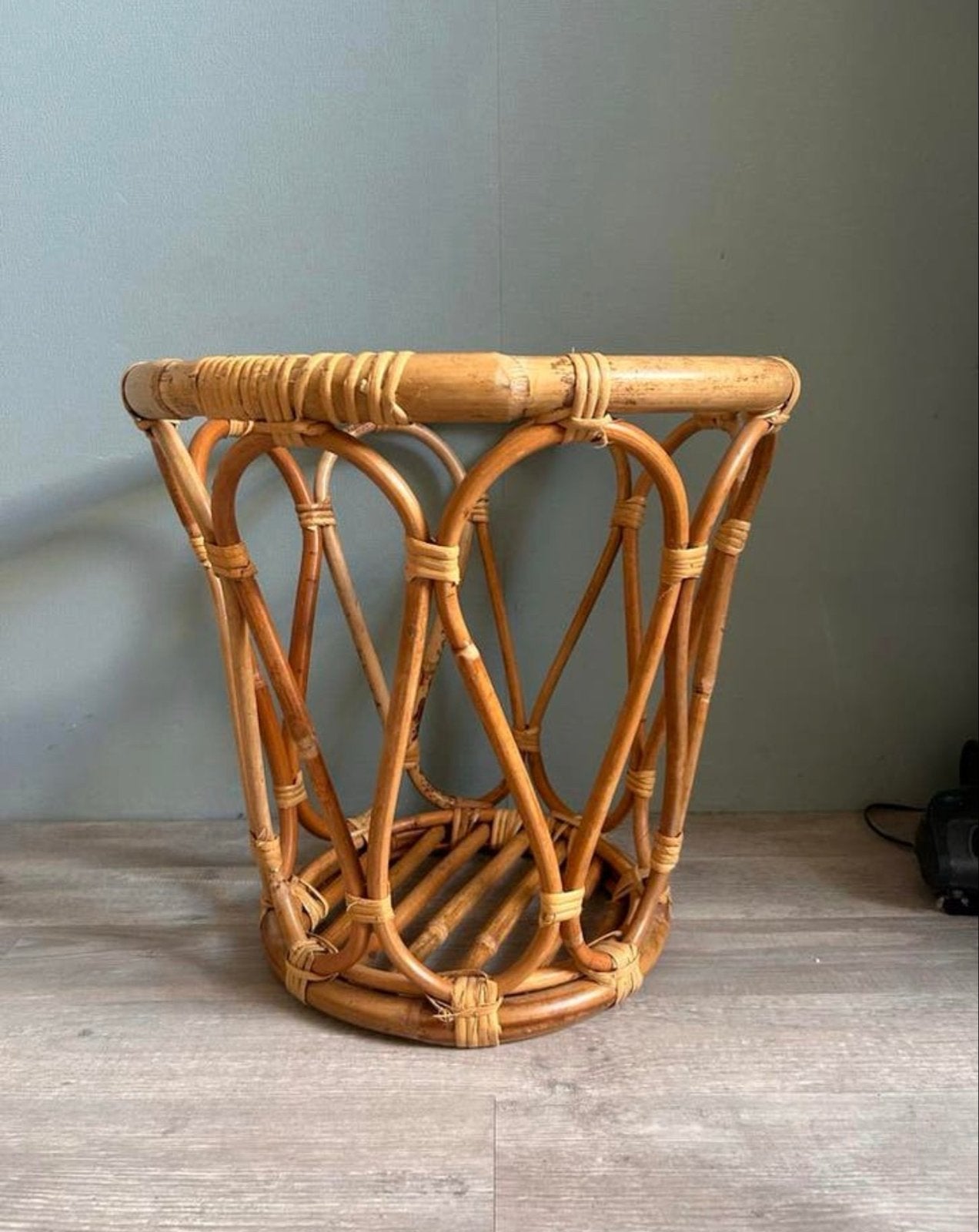 Vintage rotan bijzettafel / plantenstandaard, Ophalen of Verzenden, Gebruikt, Overige materialen